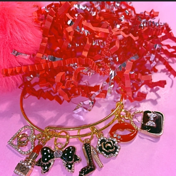 Gold charm bracelet set an Earrings - Picture 3 of 3